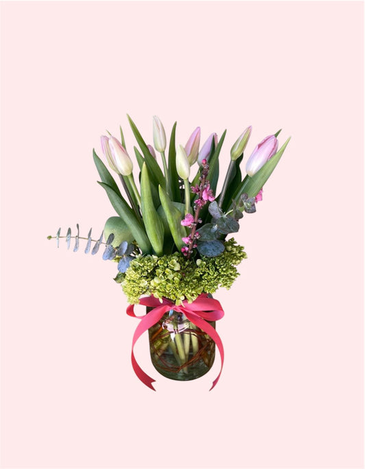 Florero de tulipanes